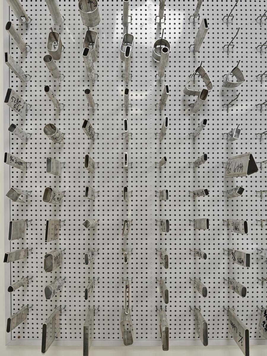 铝合金挤压型材截面样品墙,整墙展示开模规格 铝合金挤压型材截面样品墙,整墙展示开模规格